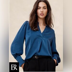 New with tags Banana Republic XS pacific blue crepe volume sleeved blouse